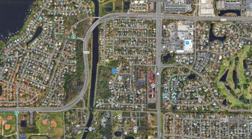 Image 3 of property listing at 10486 MYRTLE OAK LANE, Seminole, FL 33777