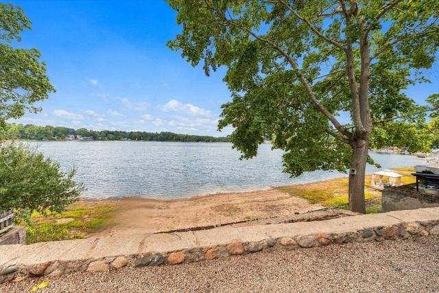 12 Woodbine Ave, Pembroke, MA 02359