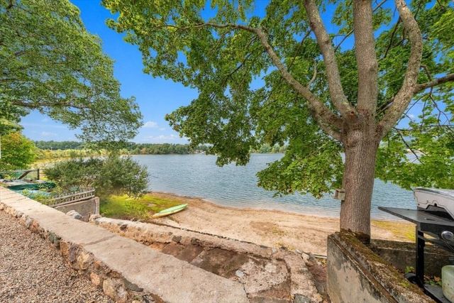 12 Woodbine Ave, Pembroke, MA 02359