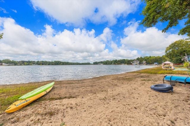 12 Woodbine Ave, Pembroke, MA 02359