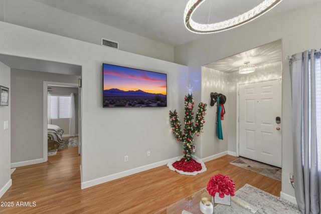 2105 E ROBIN Lane, Phoenix, AZ 85024