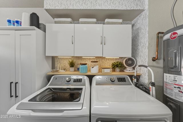 2105 E ROBIN Lane, Phoenix, AZ 85024