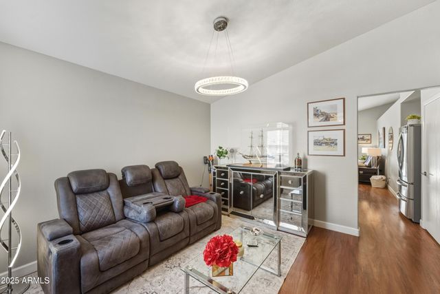 2105 E ROBIN Lane, Phoenix, AZ 85024