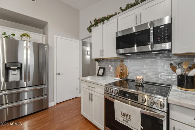 2105 E ROBIN Lane, Phoenix, AZ 85024