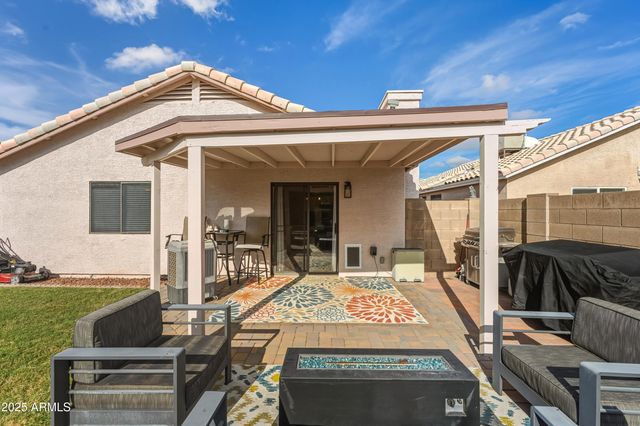 2105 E ROBIN Lane, Phoenix, AZ 85024