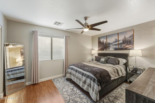 2105 E ROBIN Lane, Phoenix, AZ 85024