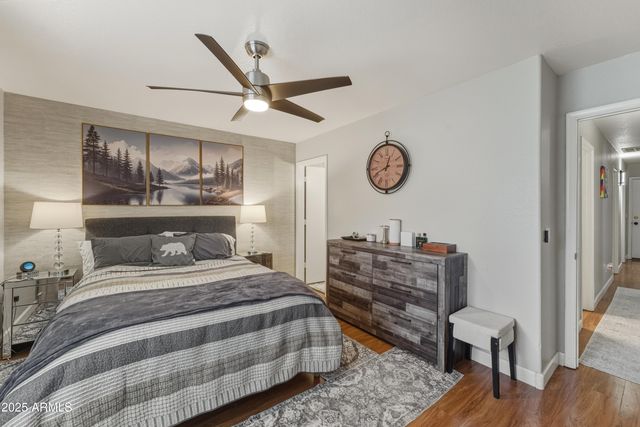 2105 E ROBIN Lane, Phoenix, AZ 85024