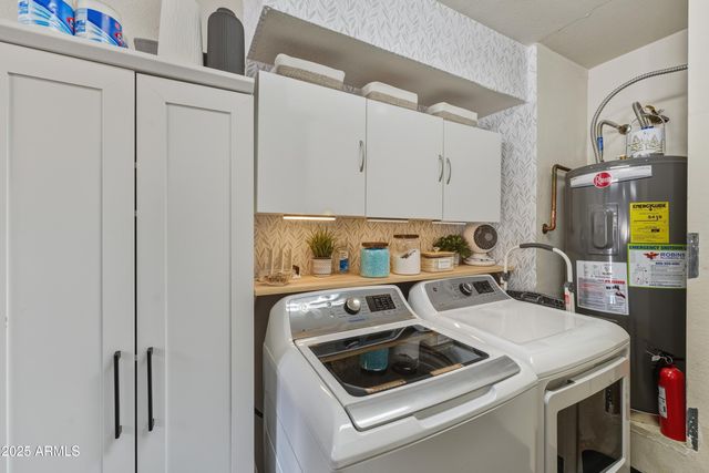 2105 E ROBIN Lane, Phoenix, AZ 85024