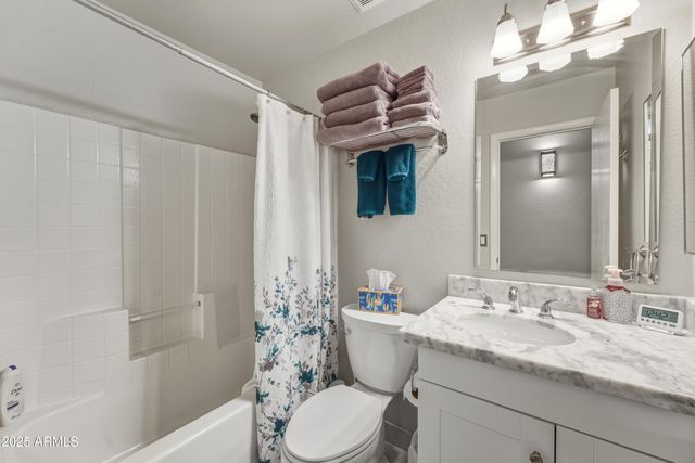 2105 E ROBIN Lane, Phoenix, AZ 85024