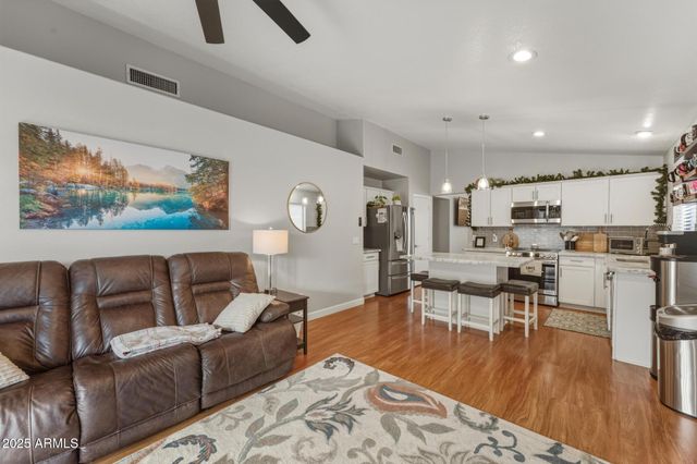 2105 E ROBIN Lane, Phoenix, AZ 85024