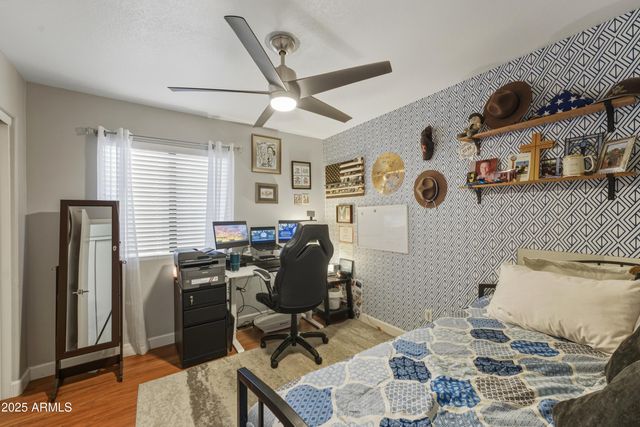 2105 E ROBIN Lane, Phoenix, AZ 85024