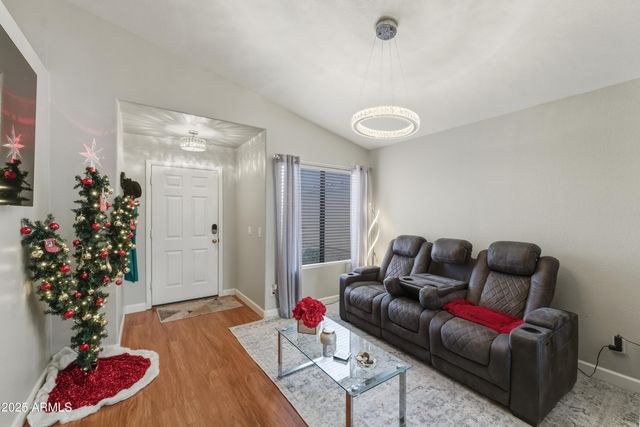 2105 E ROBIN Lane, Phoenix, AZ 85024