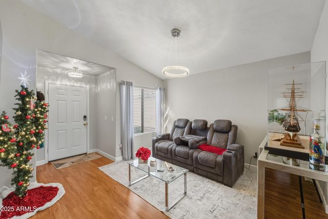 2105 E ROBIN Lane, Phoenix, AZ 85024