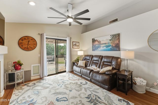 2105 E ROBIN Lane, Phoenix, AZ 85024