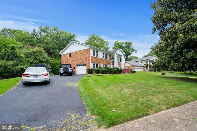 8020 AGIN CT, Mclean, VA 22102