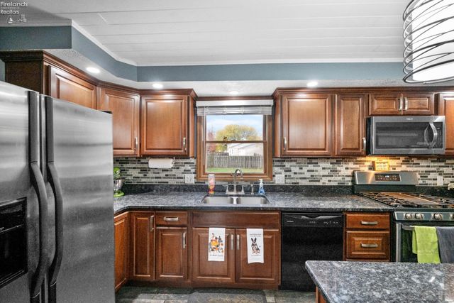 2504 Eden East Drive, Northwood, OH 43619