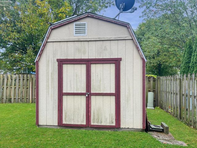 2504 Eden East Drive, Northwood, OH 43619