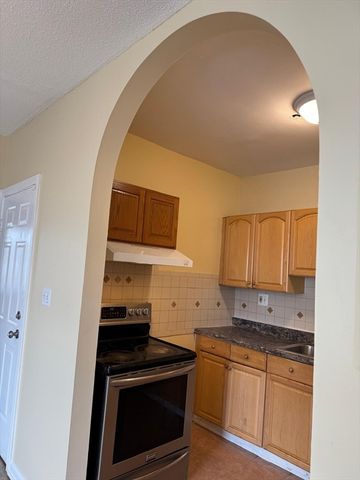 29 Willow St B, Lawrence, MA 01841