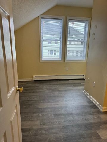 29 Willow St B, Lawrence, MA 01841