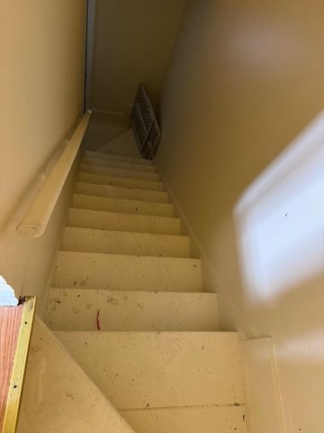 29 Willow St B, Lawrence, MA 01841