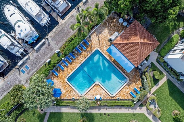 3545 Magellan Cir 356-5, Aventura, FL 33180