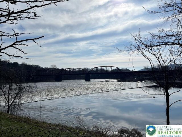 810 Pine Street, Easton, PA 18042