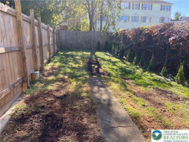 810 Pine Street, Easton, PA 18042