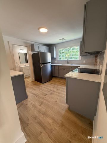 667 S.Britain Road C, Southbury, CT 06488