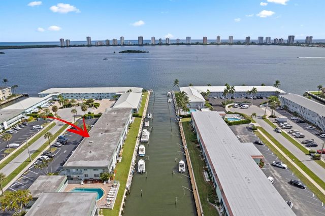 110 Wettaw Lane 204, North Palm Beach, FL 33408