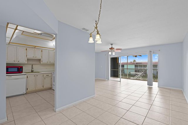 110 Wettaw Lane 204, North Palm Beach, FL 33408