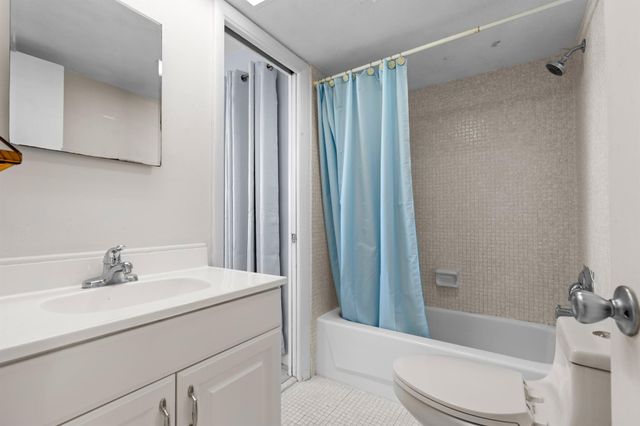 110 Wettaw Lane 204, North Palm Beach, FL 33408