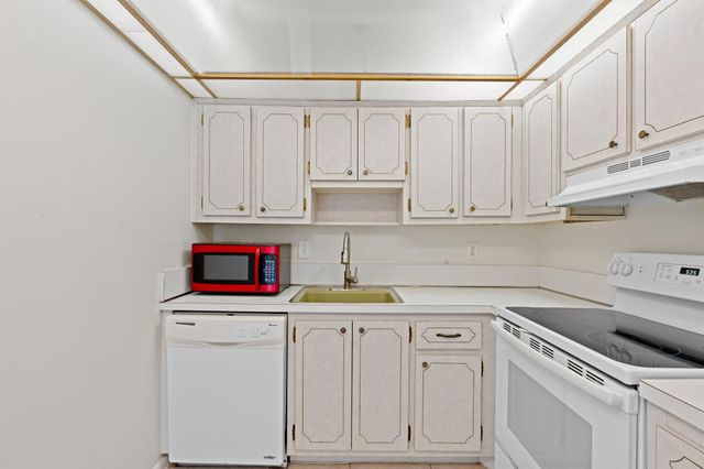 110 Wettaw Lane 204, North Palm Beach, FL 33408