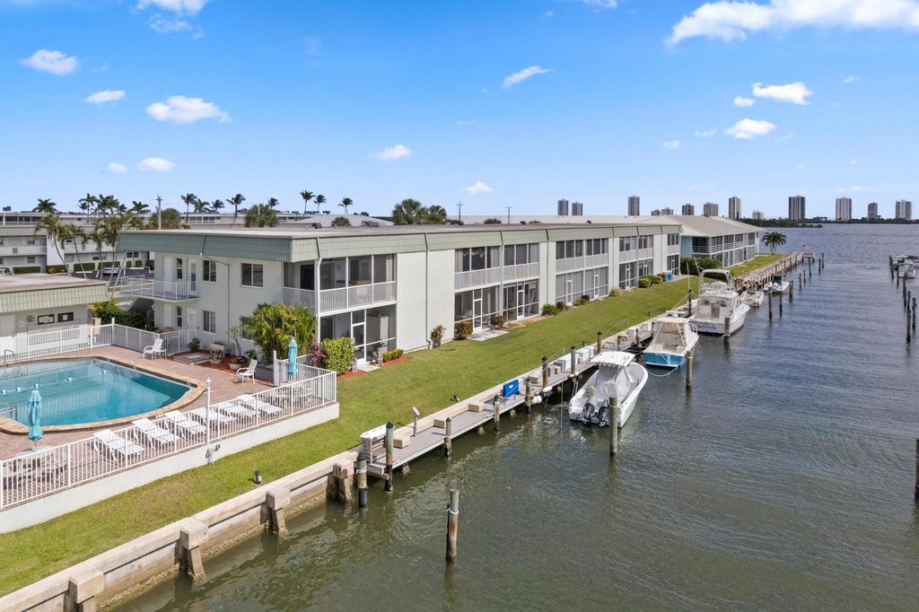 110 Wettaw Lane 204, North Palm Beach, FL 33408