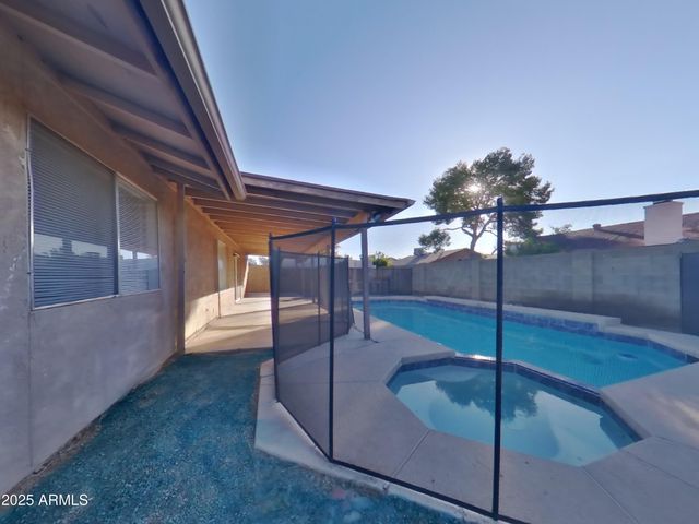 5819 W GROVERS Avenue, Glendale, AZ 85308