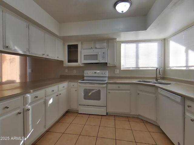 5819 W GROVERS Avenue, Glendale, AZ 85308