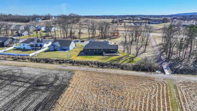 405 Prairie View Drive, Portage, WI 53901