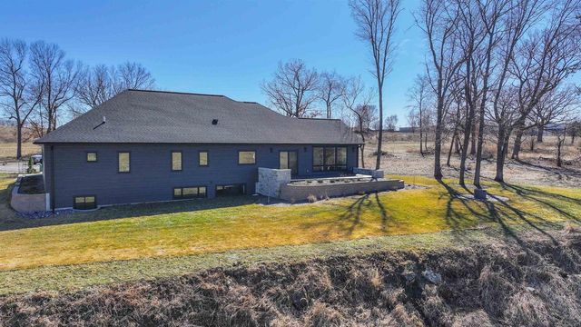 405 Prairie View Drive, Portage, WI 53901