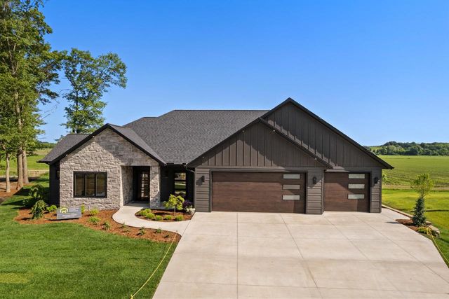 405 Prairie View Drive, Portage, WI 53901