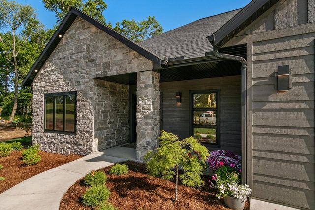 405 Prairie View Drive, Portage, WI 53901