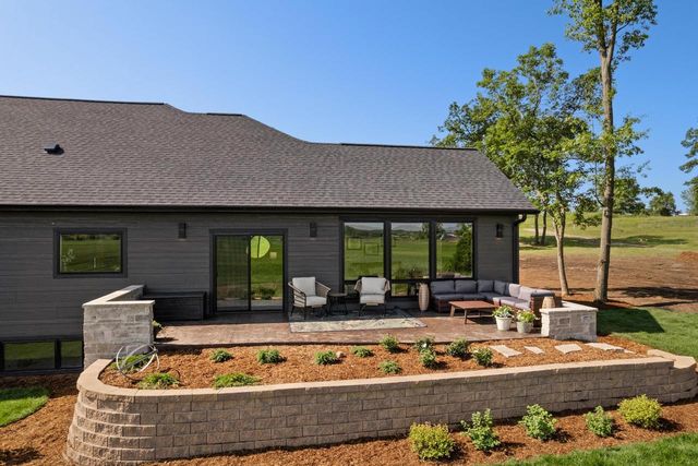 405 Prairie View Drive, Portage, WI 53901