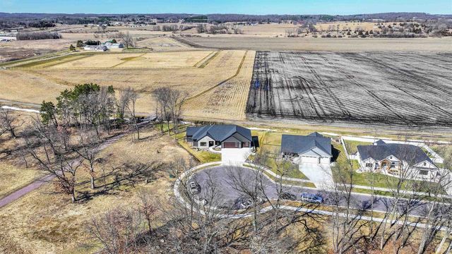 405 Prairie View Drive, Portage, WI 53901