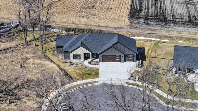 405 Prairie View Drive, Portage, WI 53901