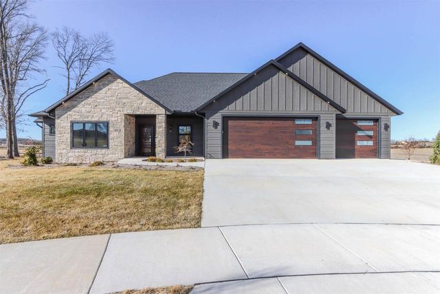 405 Prairie View Drive, Portage, WI 53901