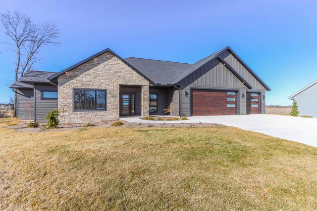 405 Prairie View Drive, Portage, WI 53901