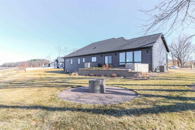 405 Prairie View Drive, Portage, WI 53901