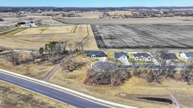 405 Prairie View Drive, Portage, WI 53901