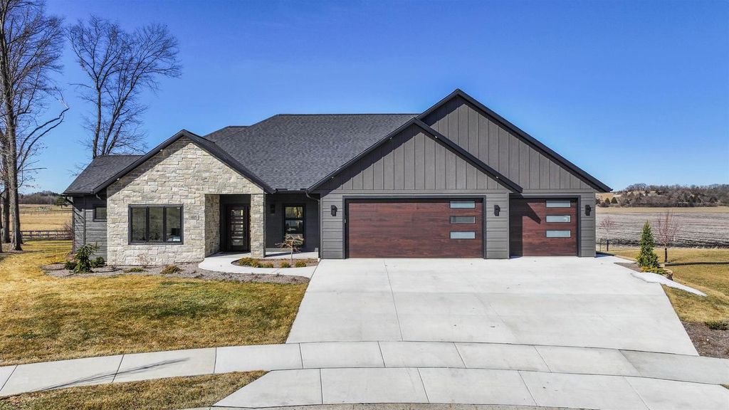 405 Prairie View Drive, Portage, WI 53901