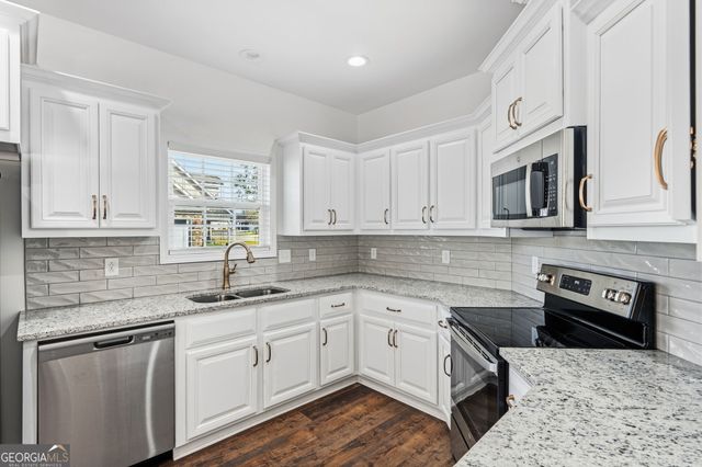 145 Fairway Oaks Drive, Perry, GA 31069