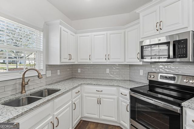 145 Fairway Oaks Drive, Perry, GA 31069