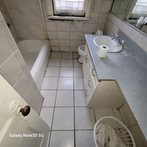 8344 S Blackstone Avenue, Chicago, IL 60619